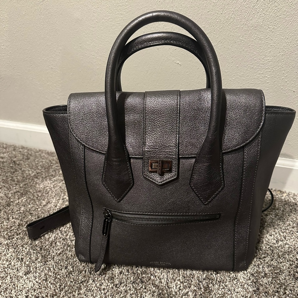 Like new Henri Bendel Rivington